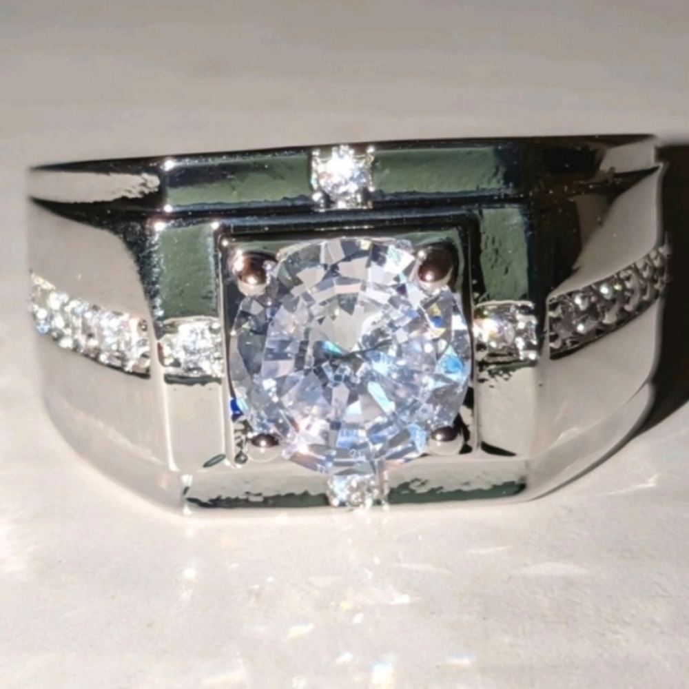 Elegant Unisex Silver Ring with Clear Gemstone Sz 9